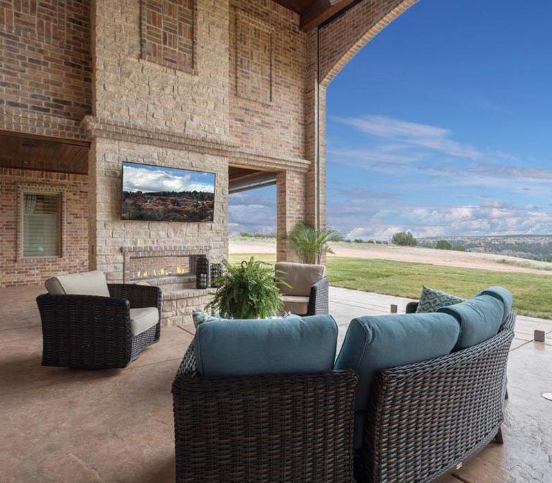 Outdoor living design with an open sky view in Denver