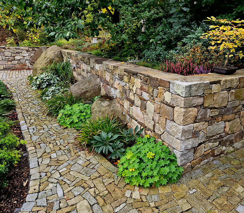 retaining wall in outdoor hardscape